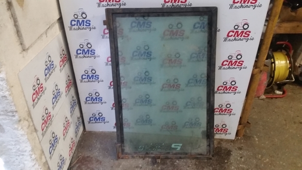 Massey Ferguson 50 Hx S Cab Rear Window Left Assembly - Staklo i delovi za Bager utovarivač: slika 1 Massey Ferguson 50 Hx S Cab Rear Window Left Assembly - Staklo i delovi za Bager utovarivač: slika 1