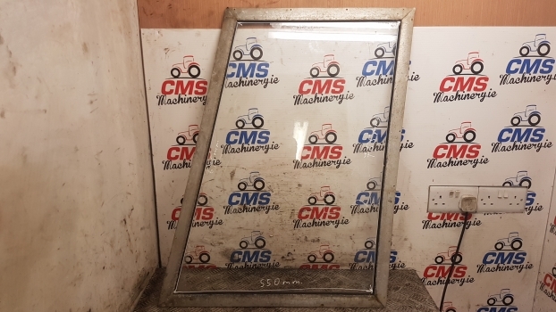 Massey Ferguson 50b Cab Window Frame Glass Lhs. Please Check By The Photos. - Staklo i delovi za Bager utovarivač: slika 1 Massey Ferguson 50b Cab Window Frame Glass Lhs. Please Check By The Photos. - Staklo i delovi za Bager utovarivač: slika 1