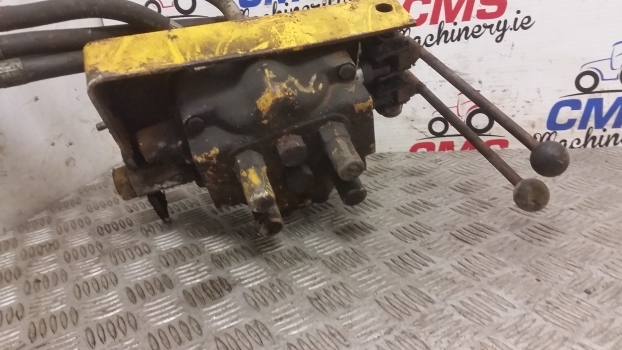 Massey Ferguson 50b Hydraulic Distribution Valve Assembly D100842 - Hidraulični ventil za Bager utovarivač: slika 2 Massey Ferguson 50b Hydraulic Distribution Valve Assembly D100842 - Hidraulični ventil za Bager utovarivač: slika 2