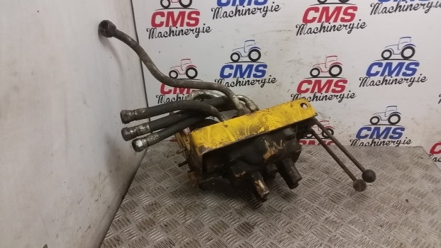 Massey Ferguson 50b Hydraulic Distribution Valve Assembly D100842 - Hidraulični ventil za Bager utovarivač: slika 1 Massey Ferguson 50b Hydraulic Distribution Valve Assembly D100842 - Hidraulični ventil za Bager utovarivač: slika 1