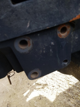 Massey Ferguson 5445, 5455, 5435, 5425 Front Axle Bracket 3777594m16 - Suspenzija: slika 4 Massey Ferguson 5445, 5455, 5435, 5425 Front Axle Bracket 3777594m16 - Suspenzija: slika 4