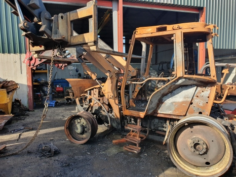 Massey Ferguson 5455 Front Rear Axle Engine Transmission Hydraulic Lift Parts - Motor: slika 1 Massey Ferguson 5455 Front Rear Axle Engine Transmission Hydraulic Lift Parts - Motor: slika 1