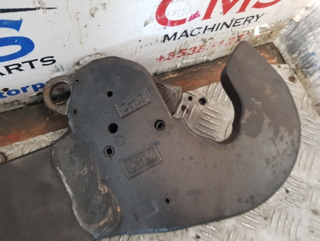Massey Ferguson 5611, 5612, 5613, 6712, 6713 Lift Arm Rhs 4304709m91 - Suspenzija: slika 2 Massey Ferguson 5611, 5612, 5613, 6712, 6713 Lift Arm Rhs 4304709m91 - Suspenzija: slika 2
