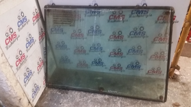 Massey Ferguson 690 Cab Frong Glass Windscreen Tg1246 - Vetrobransko staklo za Traktor: slika 1 Massey Ferguson 690 Cab Frong Glass Windscreen Tg1246 - Vetrobransko staklo za Traktor: slika 1