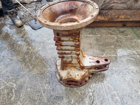 Massey Ferguson 698t, 690, 575 Rear Axle Housing Left 1666936m1 - Zadnja osovina: slika 1 Massey Ferguson 698t, 690, 575 Rear Axle Housing Left 1666936m1 - Zadnja osovina: slika 1