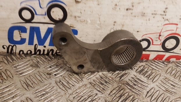 Mccormick Mc80, Mc90, Mc100, Mc105 Transmission Support Bracket 411359a1 - Transmisija za Traktor: slika 2 Mccormick Mc80, Mc90, Mc100, Mc105 Transmission Support Bracket 411359a1 - Transmisija za Traktor: slika 2