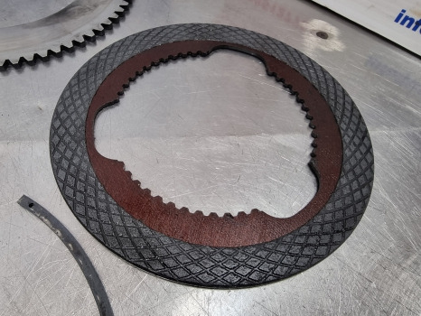 New Holland Case T6, T7, T6000, Cl4 Front Axle Brake Plate Disc Kit 87608346 - Kočioni diskovi: slika 5 New Holland Case T6, T7, T6000, Cl4 Front Axle Brake Plate Disc Kit 87608346 - Kočioni diskovi: slika 5
