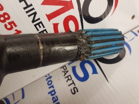 New Holland Lm415a, Lm425a, Lm435a, Lm445a Front Cardan Drive Shaft 85820673 - Kardansko vratilo za Teleskopski upravljač: slika 3 New Holland Lm415a, Lm425a, Lm435a, Lm445a Front Cardan Drive Shaft 85820673 - Kardansko vratilo za Teleskopski upravljač: slika 3