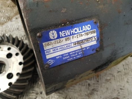 New Holland Lm435a Front Axle Housing Bevel Gear 85825672; 85826431; 85826706; - Prednja osovina za Teleskopski upravljač: slika 3 New Holland Lm435a Front Axle Housing Bevel Gear 85825672; 85826431; 85826706; - Prednja osovina za Teleskopski upravljač: slika 3