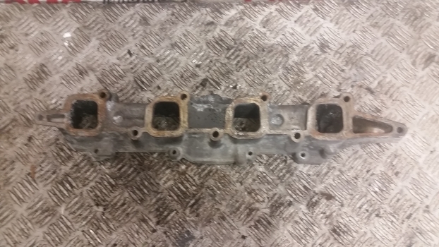 New Holland T5.100, T5.110, T5.120 Engine Air Intake Manifold Spacer 5801701355 - Usisna grana za Traktor: slika 3 New Holland T5.100, T5.110, T5.120 Engine Air Intake Manifold Spacer 5801701355 - Usisna grana za Traktor: slika 3