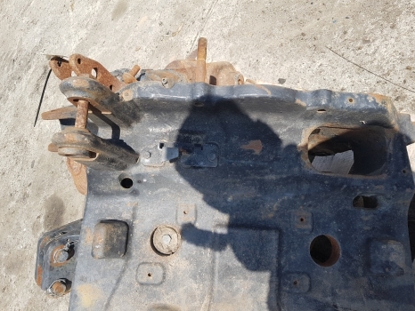 New Holland T5.120, T5.110 Front Axle Support Housing, Bolster 47642596, 13f18b - Suspenzija: slika 2 New Holland T5.120, T5.110 Front Axle Support Housing, Bolster 47642596, 13f18b - Suspenzija: slika 2
