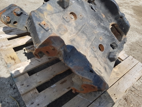 New Holland T5.120, T5.110 Front Axle Support Housing, Bolster 47642596, 13f18b - Suspenzija: slika 4 New Holland T5.120, T5.110 Front Axle Support Housing, Bolster 47642596, 13f18b - Suspenzija: slika 4