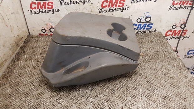 New Holland T6000, T7000, Tsa Series T6050 Tool Box 82031620, 82031609 - Kabina i enterijer: slika 3 New Holland T6000, T7000, Tsa Series T6050 Tool Box 82031620, 82031609 - Kabina i enterijer: slika 3