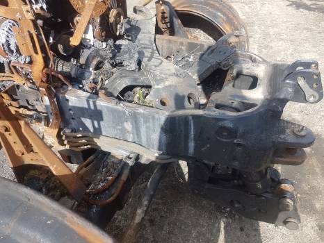 New Holland T7, T6000 Series T7.225 Front Axle Support, Bolster 84380306 - Prednja osovina za Traktor: slika 1 New Holland T7, T6000 Series T7.225 Front Axle Support, Bolster 84380306 - Prednja osovina za Traktor: slika 1