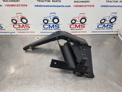 New Holland Tm, Ts, Tl, 60, 40 Series, Mudguard Extension Support Rhs 82029985 - Blatobran: slika 1 New Holland Tm, Ts, Tl, 60, 40 Series, Mudguard Extension Support Rhs 82029985 - Blatobran: slika 1