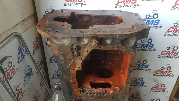 New Holland Ts Series Transmission Gearbox Housing 82006985, 82012331. - Zadnja osovina: slika 3 New Holland Ts Series Transmission Gearbox Housing 82006985, 82012331. - Zadnja osovina: slika 3