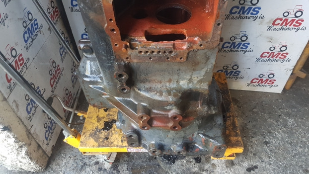 New Holland Ts Series Transmission Gearbox Housing 82006985, 82012331. - Zadnja osovina: slika 2 New Holland Ts Series Transmission Gearbox Housing 82006985, 82012331. - Zadnja osovina: slika 2