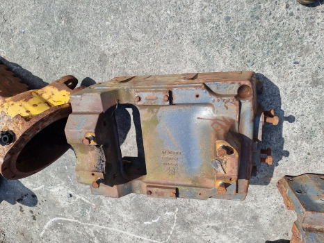 New Holland Ts110, Ts90, Ts Series, Front Axle Support 82014323, 82015000 - Prednja osovina: slika 1 New Holland Ts110, Ts90, Ts Series, Front Axle Support 82014323, 82015000 - Prednja osovina: slika 1