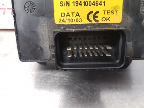 New Holland Ts115a Case Mxu100, 110 Worklamp Ecu 82022885, 47571856 - Upravljačka jedinica za Traktor: slika 4 New Holland Ts115a Case Mxu100, 110 Worklamp Ecu 82022885, 47571856 - Upravljačka jedinica za Traktor: slika 4