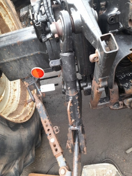 Valtra 6100, 6200, 6300, 6400 Levelling Box Lhs Rhs V32590800 - Suspenzija: slika 1 Valtra 6100, 6200, 6300, 6400 Levelling Box Lhs Rhs V32590800 - Suspenzija: slika 1