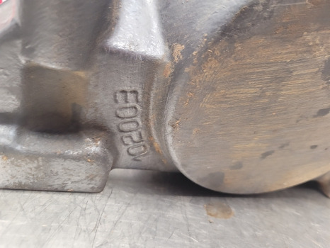 Valtra 6400, 6100, 6200, 6300 Front Axle Support Bracket Front V31791800, 102003 - Suspenzija: slika 2 Valtra 6400, 6100, 6200, 6300 Front Axle Support Bracket Front V31791800, 102003 - Suspenzija: slika 2