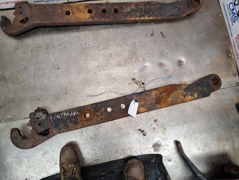 Valtra S230, S240, S260, S280 Lift Arm Rhs V33769200 - Suspenzija: slika 4 Valtra S230, S240, S260, S280 Lift Arm Rhs V33769200 - Suspenzija: slika 4
