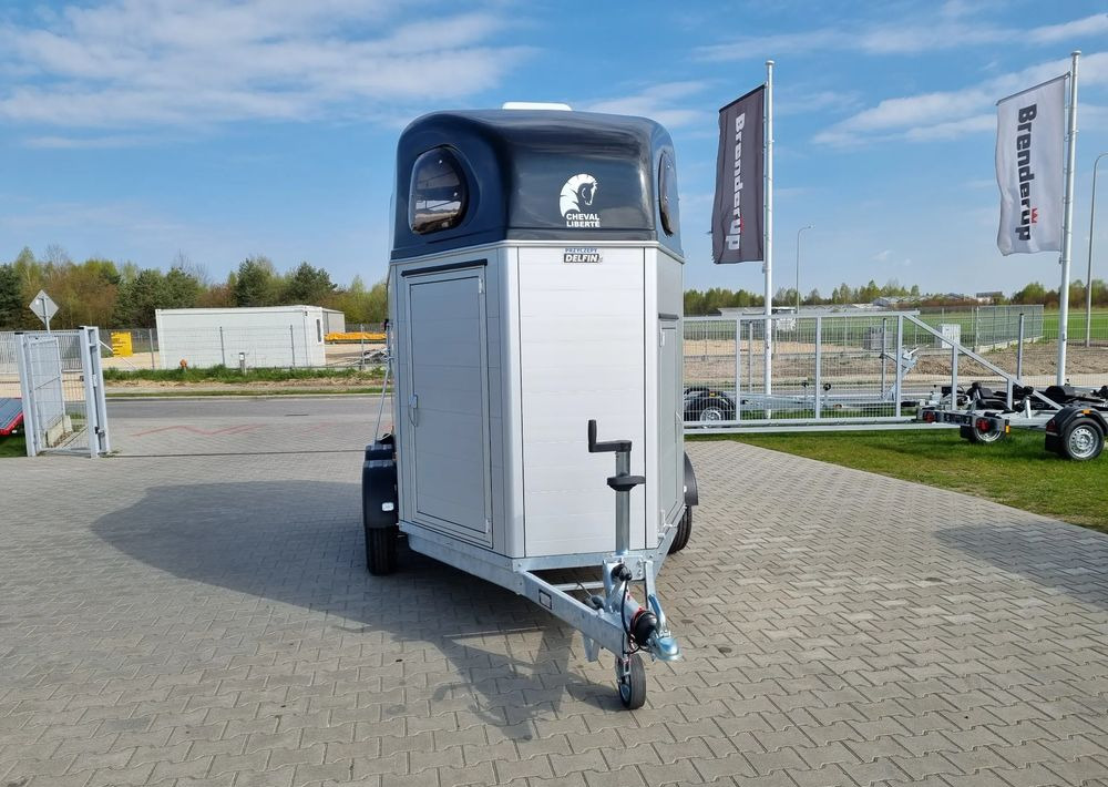 CHEVAL LIBERTÉ Cheval Liberte Gold First Alu + siodlarnia przyczepa dwukonna - Prikolica za konje: slika 2 CHEVAL LIBERTÉ Cheval Liberte Gold First Alu + siodlarnia przyczepa dwukonna - Prikolica za konje: slika 2