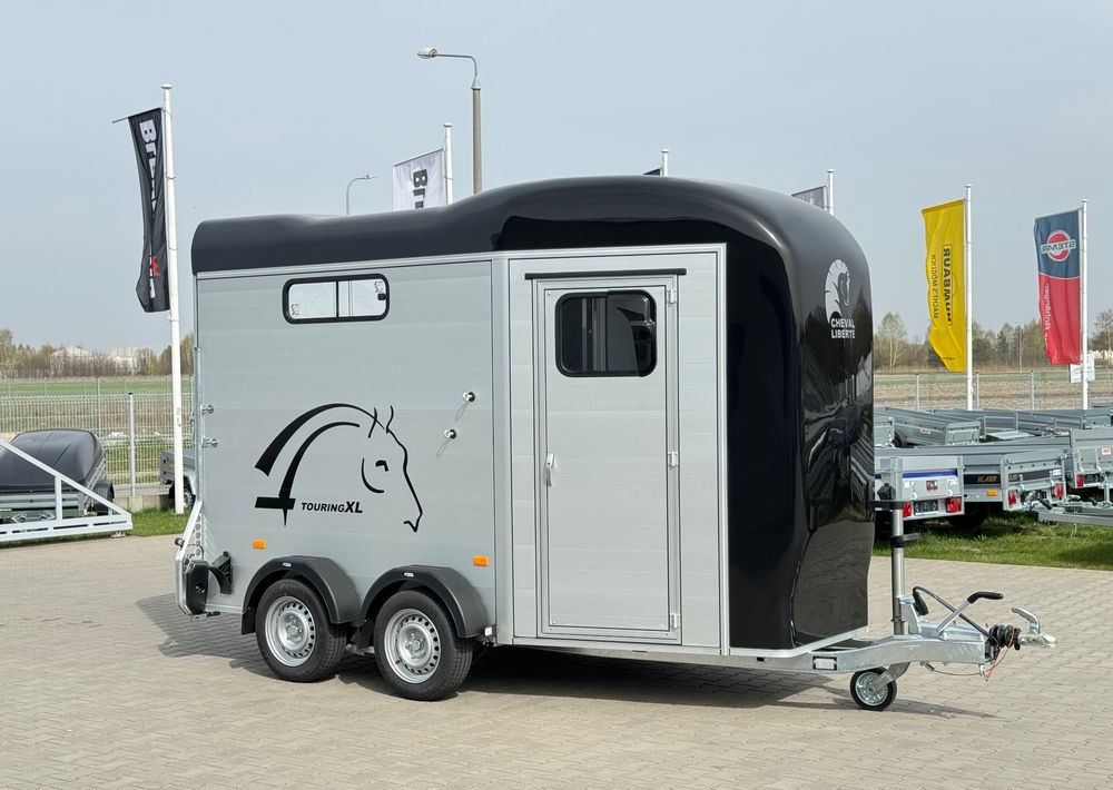 CHEVAL LIBERTÉ Touring Country XL przyczepa na dwa konie | duża siodlarnia | drzwi boczne | rampa przednia | 387×179 cm | ALUMINIOWA | Debon | dostawa | mocna i solidna | - Prikolica za konje: slika 1 CHEVAL LIBERTÉ Touring Country XL przyczepa na dwa konie | duża siodlarnia | drzwi boczne | rampa przednia | 387×179 cm | ALUMINIOWA | Debon | dostawa | mocna i solidna | - Prikolica za konje: slika 1