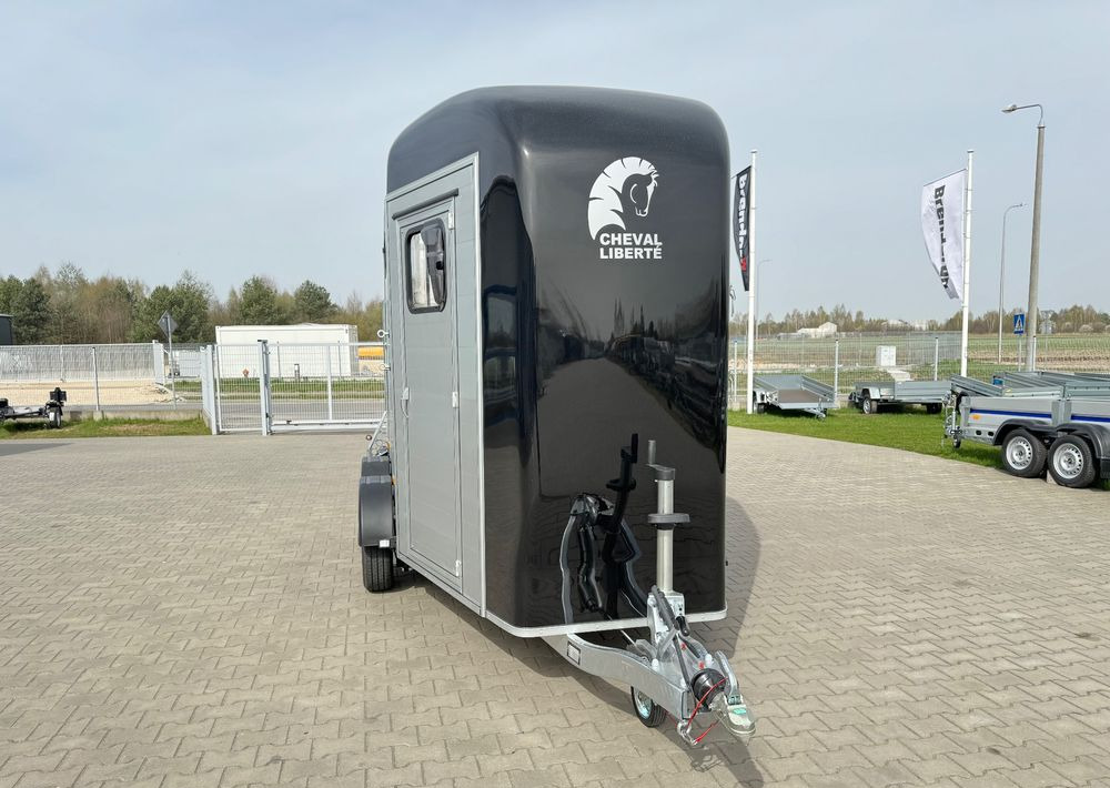 CHEVAL LIBERTÉ Touring Country XL przyczepa na dwa konie | duża siodlarnia | drzwi boczne | rampa przednia | 387×179 cm | ALUMINIOWA | Debon | dostawa | mocna i solidna | - Prikolica za konje: slika 5 CHEVAL LIBERTÉ Touring Country XL przyczepa na dwa konie | duża siodlarnia | drzwi boczne | rampa przednia | 387×179 cm | ALUMINIOWA | Debon | dostawa | mocna i solidna | - Prikolica za konje: slika 5