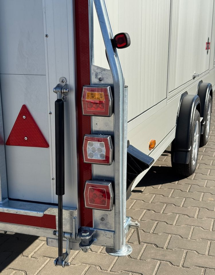 DEBON Debon C2000 - zamknięta przyczepa do przewozu aut, 550 x 215 cm, 3500kg, felgi ALU, wciągarka elektryczna - Prikolica za prevoz automobila: slika 5 DEBON Debon C2000 - zamknięta przyczepa do przewozu aut, 550 x 215 cm, 3500kg, felgi ALU, wciągarka elektryczna - Prikolica za prevoz automobila: slika 5