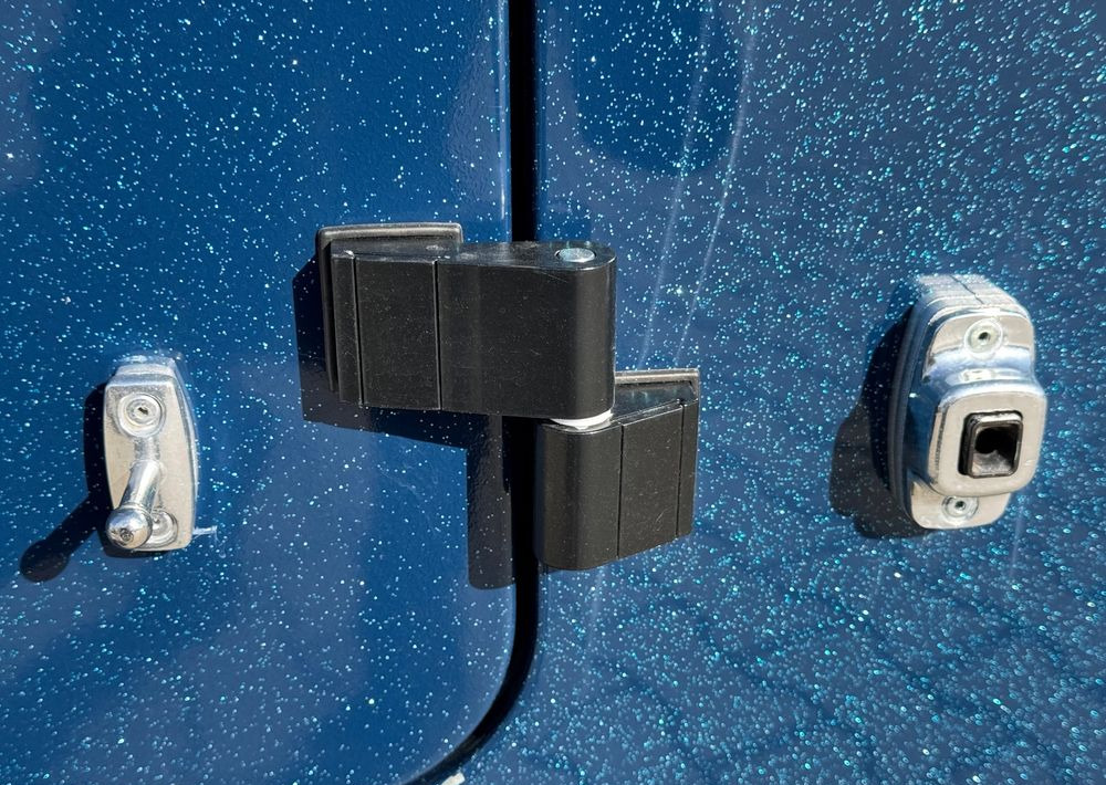 HUMBAUR Pegasus 2400 | siodlarnia, DMC 2400kg, przyczepa do przewozu 2 koni - Prikolica za konje: slika 4 HUMBAUR Pegasus 2400 | siodlarnia, DMC 2400kg, przyczepa do przewozu 2 koni - Prikolica za konje: slika 4