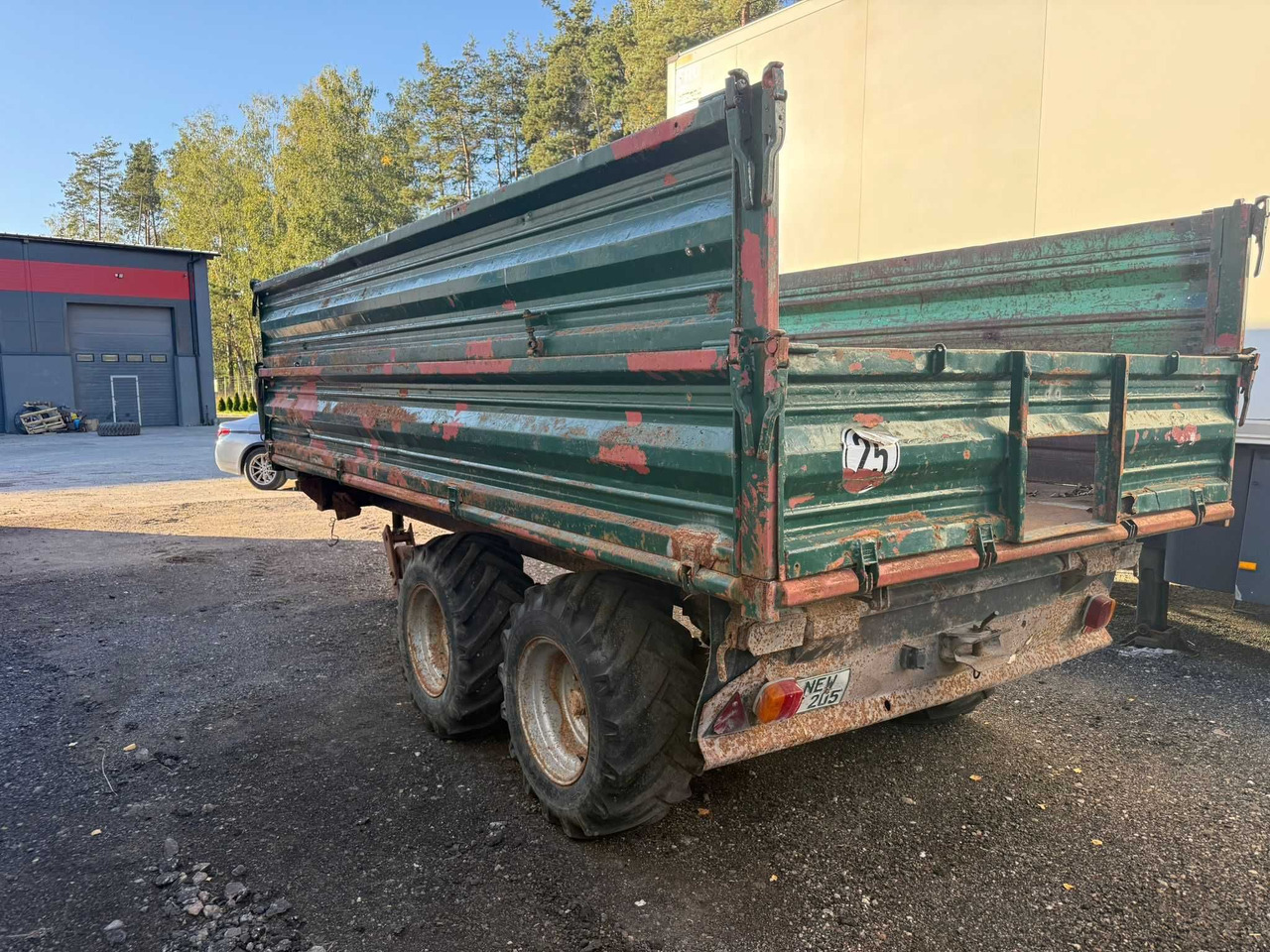 Przyczepa tandem wywrotka 3-stronna ,resory , Reisch , DMC 8 t.,1999 r - Prikolica za poljoprivredu: slika 3 Przyczepa tandem wywrotka 3-stronna ,resory , Reisch , DMC 8 t.,1999 r - Prikolica za poljoprivredu: slika 3