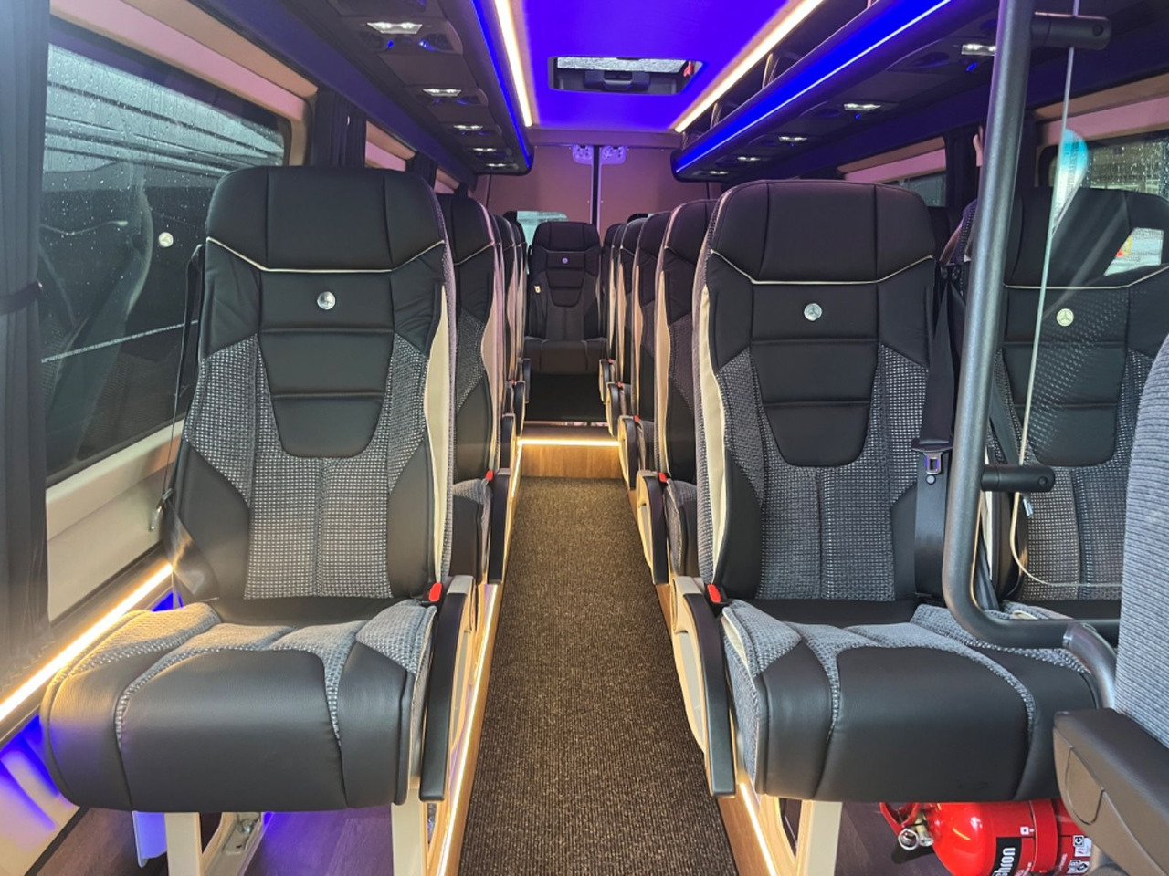 Mercedes-Benz Sprinter 519 AWD 4x4 TOURIST / 21 to 24 Seats - Minibus, Putnički kombi: slika 4 Mercedes-Benz Sprinter 519 AWD 4x4 TOURIST / 21 to 24 Seats - Minibus, Putnički kombi: slika 4