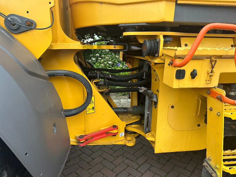 Utovarivač točkaš Volvo L120 H: slika 6