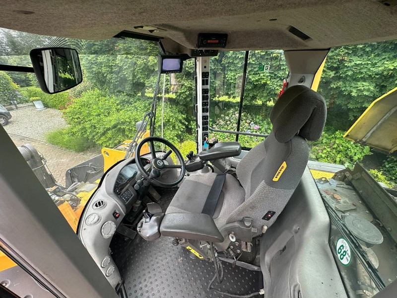 Utovarivač točkaš Volvo L120 H: slika 11