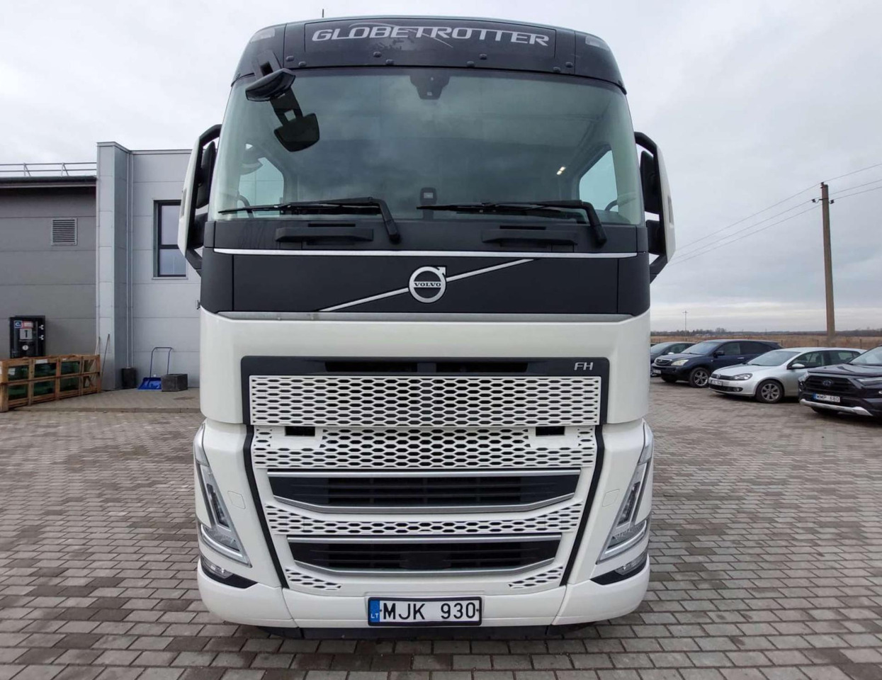 Volvo FH 460 Globetrotter XL i-Save Side Skirts - Tegljač: slika 2 Volvo FH 460 Globetrotter XL i-Save Side Skirts - Tegljač: slika 2