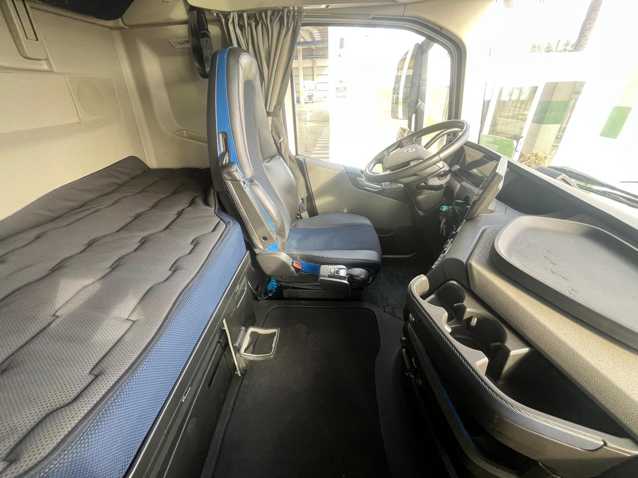 Tegljač Volvo FH 460 Globetrotter XL i-Save: slika 11