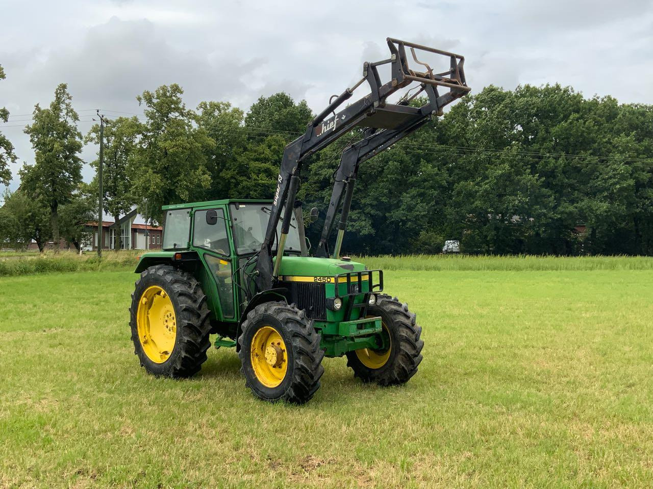 John Deere 2450A - Traktor: slika 1 John Deere 2450A - Traktor: slika 1