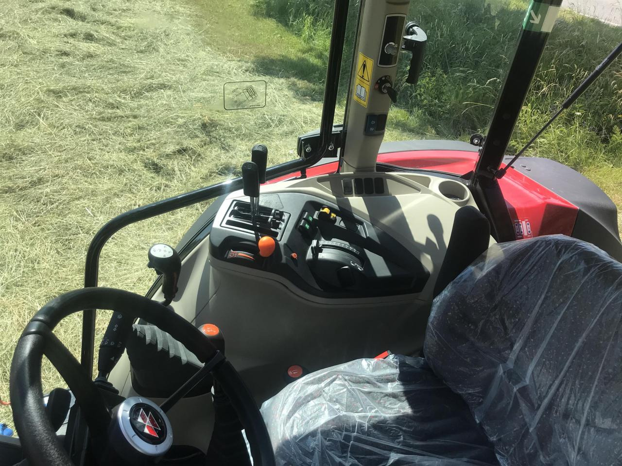 Massey Ferguson MF 4708 M mit Frontlader - Traktor: slika 4 Massey Ferguson MF 4708 M mit Frontlader - Traktor: slika 4