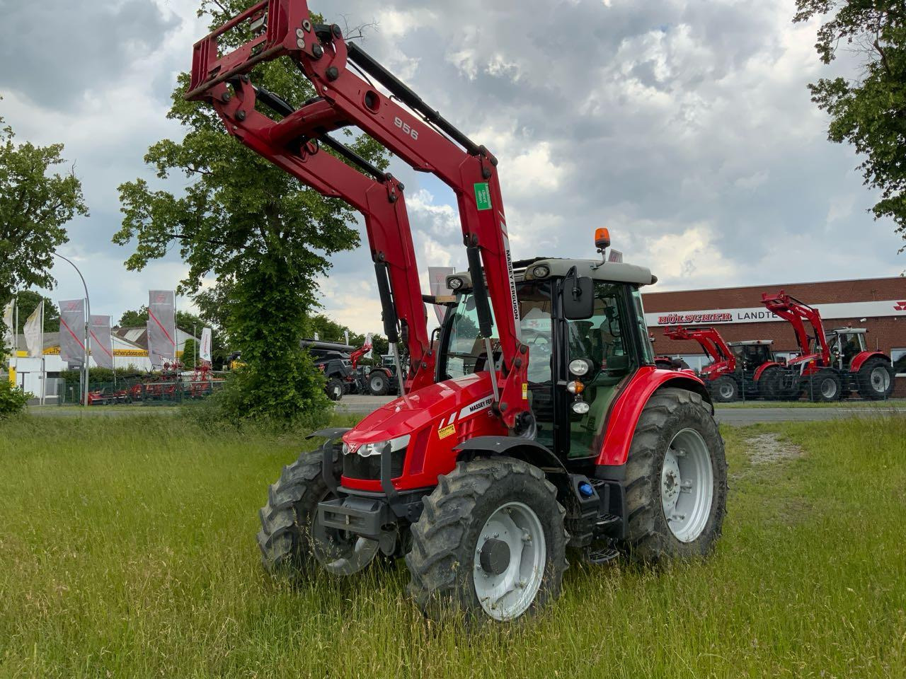 Massey Ferguson MF 5613 Dyna6 Efficient - Traktor: slika 1 Massey Ferguson MF 5613 Dyna6 Efficient - Traktor: slika 1