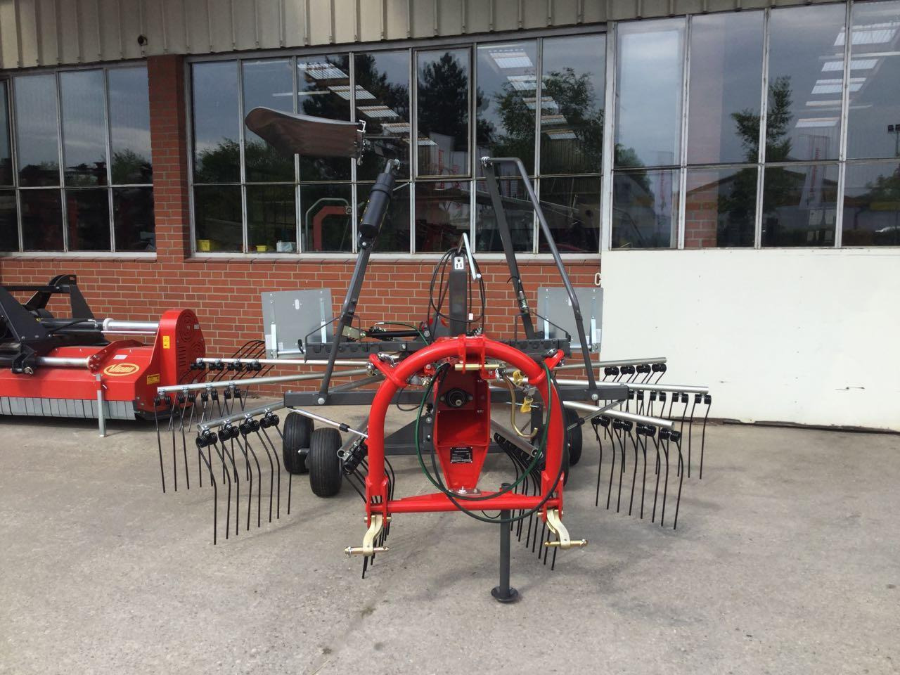 Massey Ferguson RK 451 DN - Prevrtač/ Grabuljač: slika 2 Massey Ferguson RK 451 DN - Prevrtač/ Grabuljač: slika 2