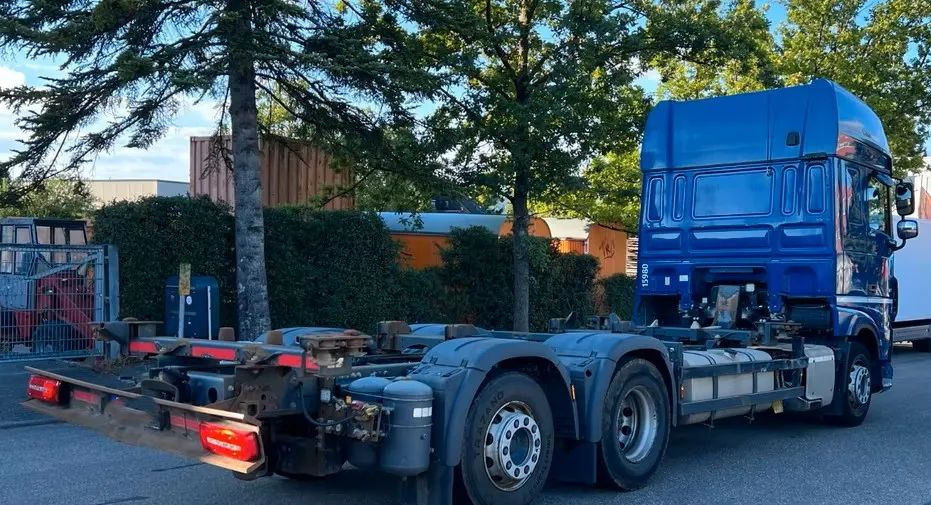 DAF XF 480 |Euro 6 | Automat | Retarder | Mobilna klimatyzacja | 6x2 | oś skrętna podnoszona | 193.000 km - Kamion sa golom šasijom i zatvorenom kabinom: slika 3 DAF XF 480 |Euro 6 | Automat | Retarder | Mobilna klimatyzacja | 6x2 | oś skrętna podnoszona | 193.000 km - Kamion sa golom šasijom i zatvorenom kabinom: slika 3
