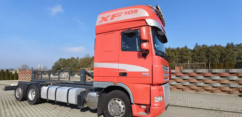 DAF XF510 /SKRĘTNA PODNOSZONA OŚ/6X2 - Kamion sa golom šasijom i zatvorenom kabinom: slika 2 DAF XF510 /SKRĘTNA PODNOSZONA OŚ/6X2 - Kamion sa golom šasijom i zatvorenom kabinom: slika 2