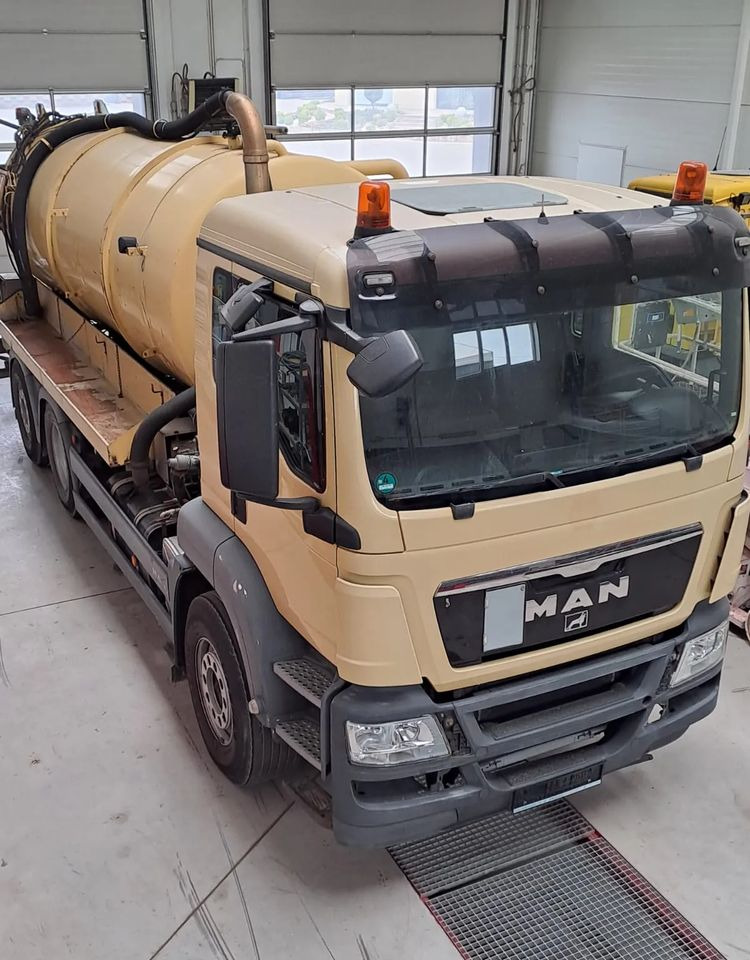 MAN MAN TGS 26.360/6X2/POJAZD KOMUNALNY Z WYWROTEM - Vakuumska cisterna: slika 2 MAN MAN TGS 26.360/6X2/POJAZD KOMUNALNY Z WYWROTEM - Vakuumska cisterna: slika 2