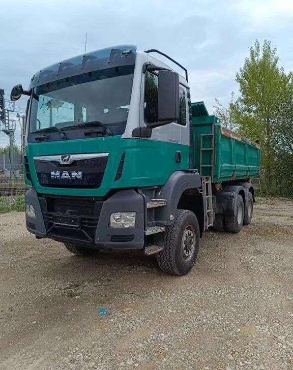 MAN TGS 26.500 | 6x6 | Wywrotka trójstronna | Meiller + Bordmatik | EURO 6 | Rok 2017 | Automat - Istovarivač: slika 5 MAN TGS 26.500 | 6x6 | Wywrotka trójstronna | Meiller + Bordmatik | EURO 6 | Rok 2017 | Automat - Istovarivač: slika 5