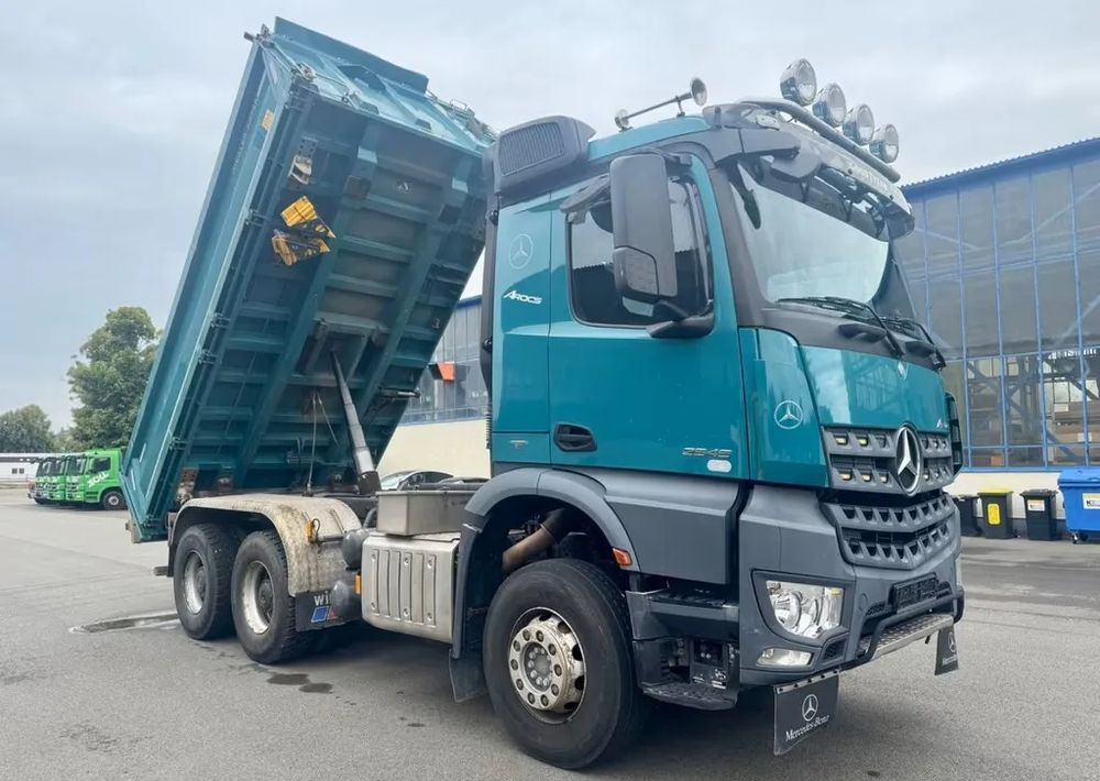 Mercedes-Benz Arocs 2646 6x4 – Wywrotka trójstronna Meiller / Bordmatik / Euro6 - Istovarivač: slika 2 Mercedes-Benz Arocs 2646 6x4 – Wywrotka trójstronna Meiller / Bordmatik / Euro6 - Istovarivač: slika 2