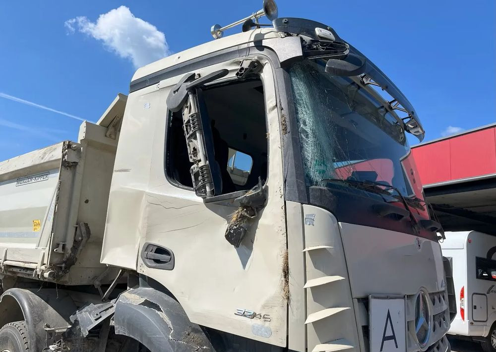 Mercedes-Benz Arocs 3246 / 8x4 / Trójstronna Wywrotka / Bordmatic / Euro 6 / Uszkodzony - Istovarivač: slika 3 Mercedes-Benz Arocs 3246 / 8x4 / Trójstronna Wywrotka / Bordmatic / Euro 6 / Uszkodzony - Istovarivač: slika 3