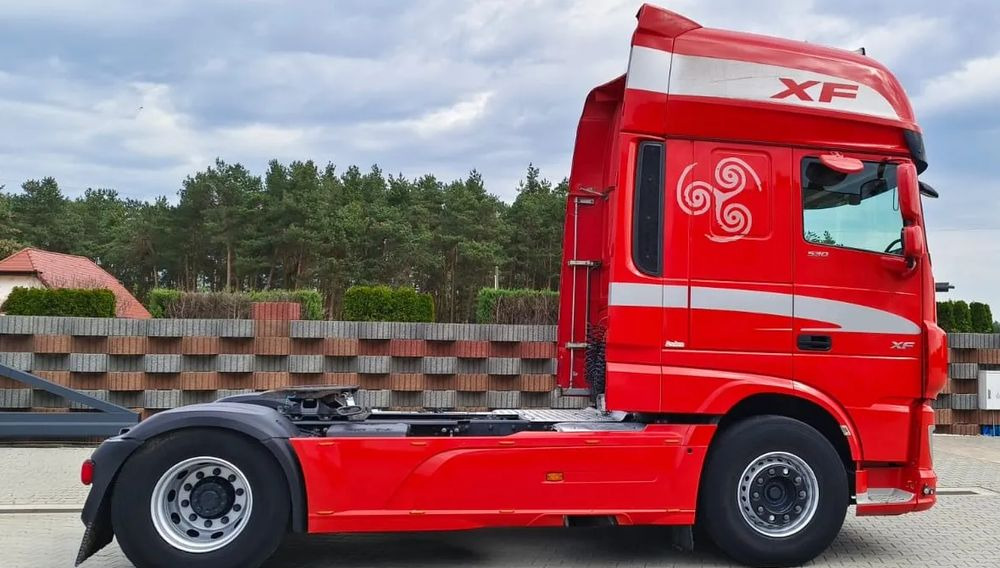 DAF XF 530 Super Space Cab | RETARDER | KLIMATYZACJA | EURO 6 | 2018 | 530 000 km - Tegljač: slika 2 DAF XF 530 Super Space Cab | RETARDER | KLIMATYZACJA | EURO 6 | 2018 | 530 000 km - Tegljač: slika 2