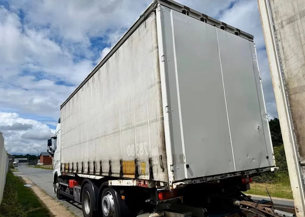 Volvo FH460 6x2 BDF | Hydrauliczna platforma załadunkowa | Ogrzewanie postojowe | Automatyczna skrzynia | Euro 6d - Kamion sa ceradom: slika 5 Volvo FH460 6x2 BDF | Hydrauliczna platforma załadunkowa | Ogrzewanie postojowe | Automatyczna skrzynia | Euro 6d - Kamion sa ceradom: slika 5