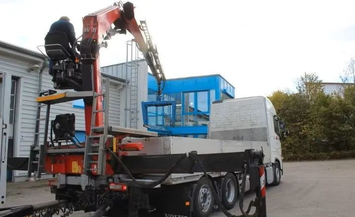 Volvo FH500 6x2 | Platforma z HDS Fassi F215A7 - Sterowanie radiowe | Euro 6 | Automatyczna skrzynia | 390 000 km - Kamion sa tovarnim sandukom, Kamion sa dizalicom: slika 4 Volvo FH500 6x2 | Platforma z HDS Fassi F215A7 - Sterowanie radiowe | Euro 6 | Automatyczna skrzynia | 390 000 km - Kamion sa tovarnim sandukom, Kamion sa dizalicom: slika 4